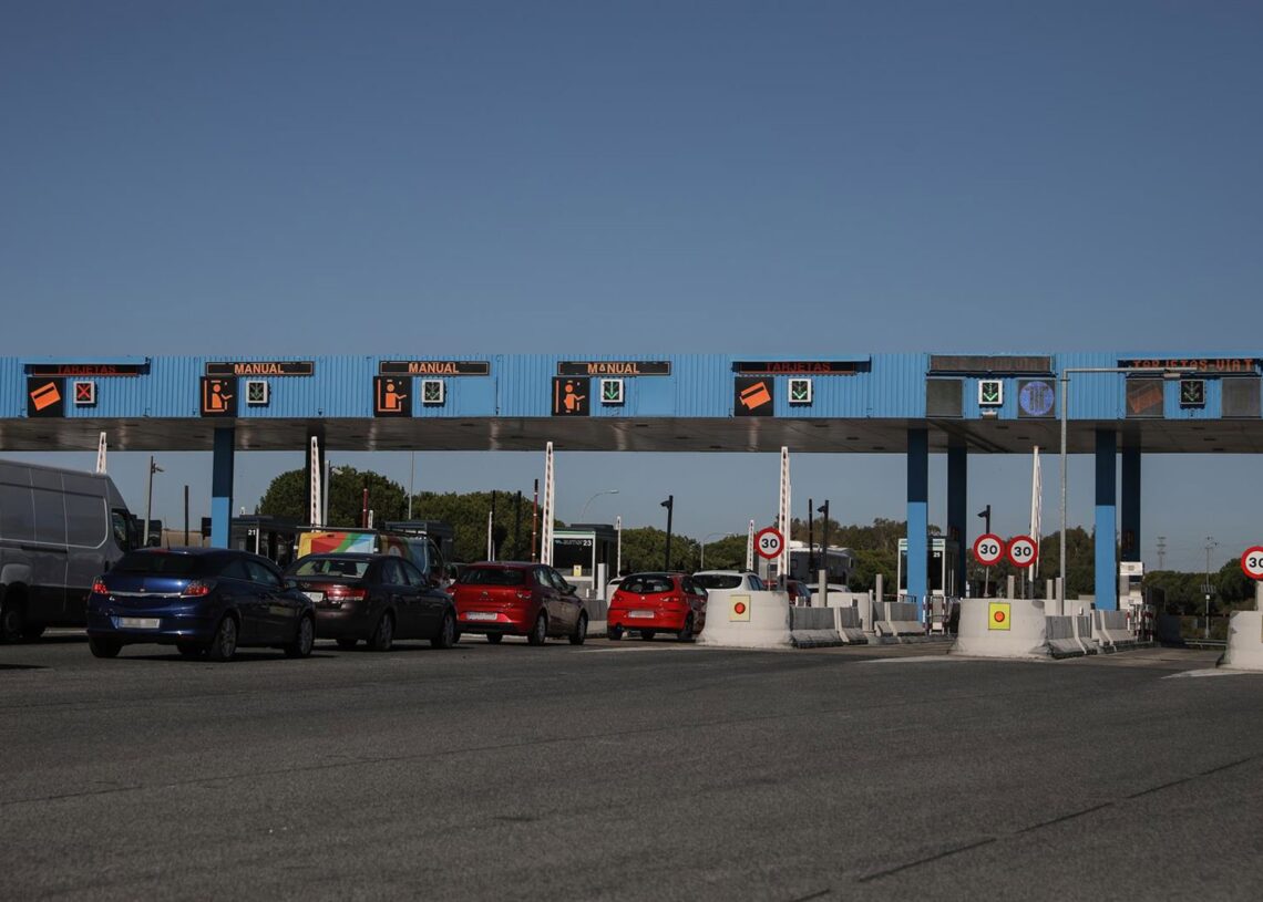 Archivo - Imágenes de recurso de la autopista de peaje Sevilla -Cádiz (AP-4), una de las tres concesiones que perderá el grupo Abertis en toda España.María José López - Europa Press - Archivo