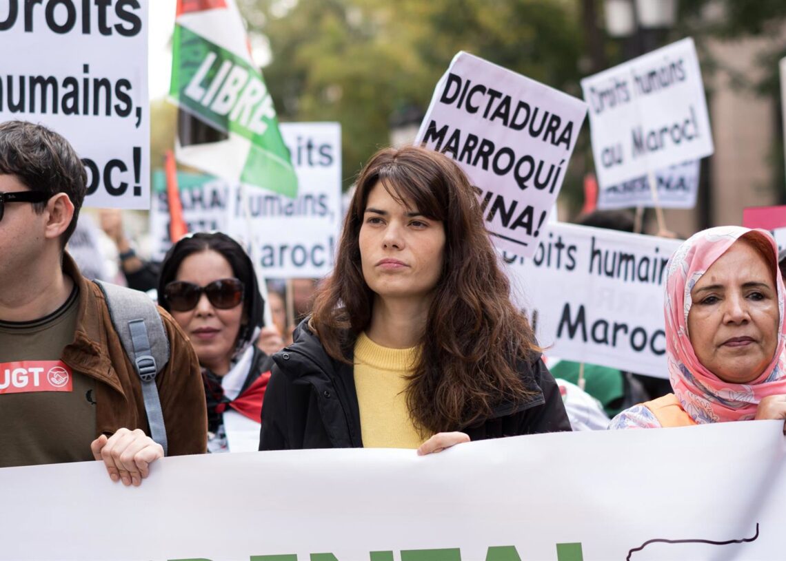 Archivo - La eurodiputada y portavoz de Podemos, Isa Serra (c), durante una manifestación por la autodeterminación del Sahara Occidental, a 16 de noviembre de 2024, en Madrid (España).Diego Radamés - Europa Press - Archivo