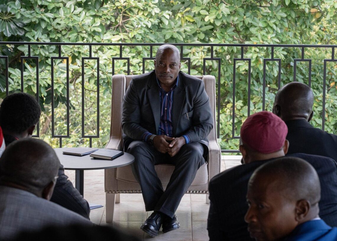 Archivo - El expresidente de República Democrática del Congo (RDC) Joseph Kabila con representantes de la comunidad local durante su reunión en Goma, este del paísEuropa Press/Contacto/Stringer - Archivo