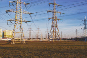 La izquierda favorece a las grandes eléctricas y enfada a las independientes: “Nos fuerzan a cerrar”