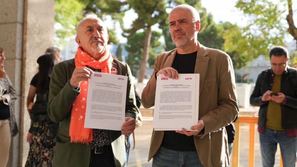 El secretario general de UGT, Pepe Álvarez (i), y su homólogo en CCOO, Unai Sordo (d), tras registrar la jornada de paros. CCOO.