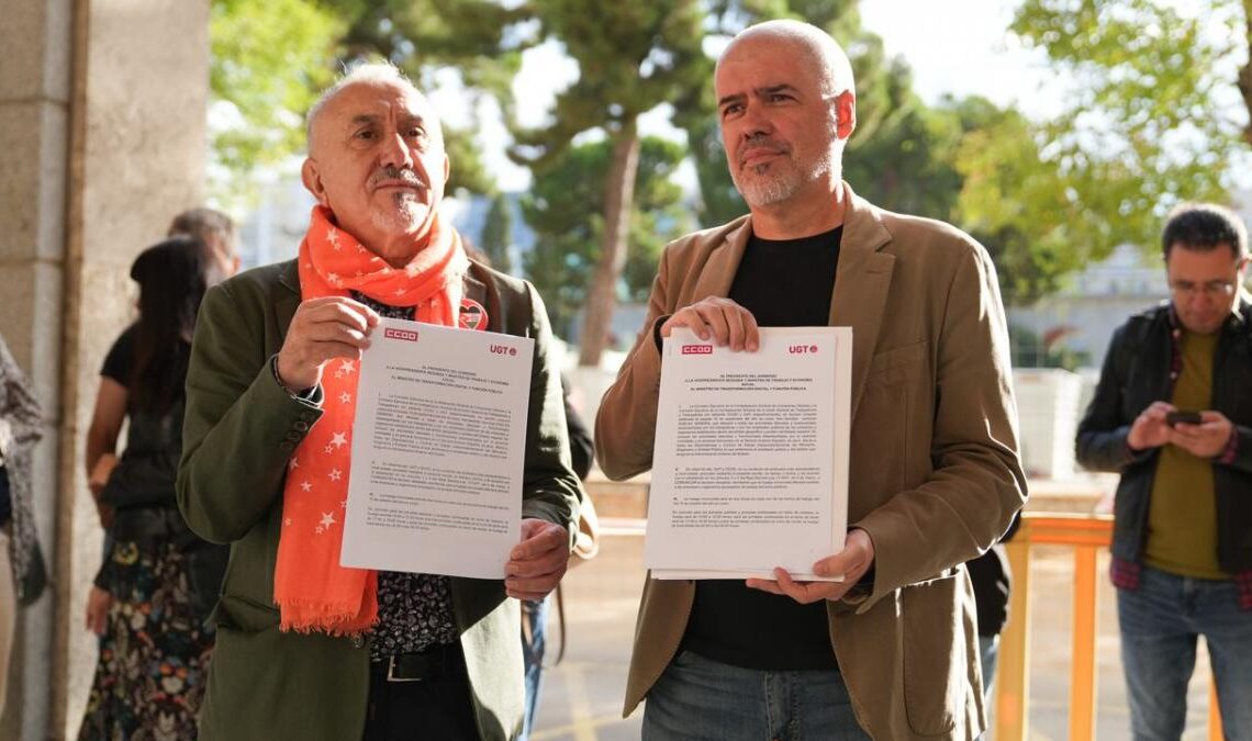 El secretario general de UGT, Pepe Álvarez (i), y su homólogo en CCOO, Unai Sordo (d), tras registrar la jornada de paros. CCOO.