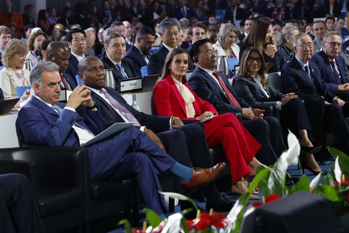 La Reina Letizia asiste al 80º aniversario de la FAO en Roma.