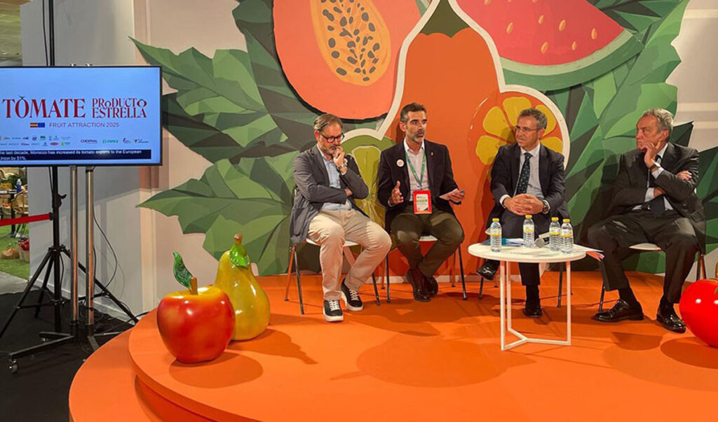 El-consejero-de-Agricultura-de-Andalucia-participo-en-una-mesa-redonda-sobre-tomate-y-geopolitica.