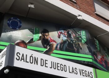 El cartel de un local de apuestas | Eduardo Parra (Europa Press).
