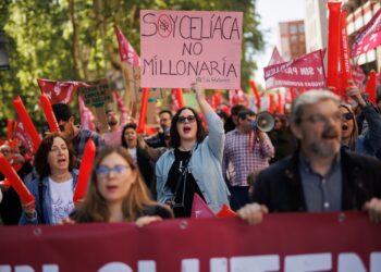(Foto de ARCHIVO)
Varias personas protestan durante una manifestación de la Asociación de Celíacos y Sensibles al Gluten, a 21 de abril de 2024, en Madrid (España). .

Alejandro Martínez Vélez / Europa Press
21 ABRIL 2024;MANIFESTACIÓN;CELÍACOS;GLUTEN;AYUDAS;ECONÓMICAS
21/4/2024