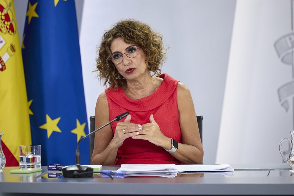 La vicepresidenta primera y ministra de Hacienda, María Jesús Montero, durante una rueda de prensa posterior a la reunión del Consejo de Ministros | Jesús Hellín (Europa Press).