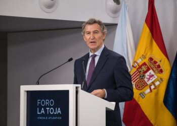 El presidente del Partido Popular, Alberto Núñez Feijóo, durante la segunda jornada del ‘Foro de La Toja - Vínculo Atlántico’ 2025, el 3 de octubre de 2025. Elena Fernández/Europa Press.