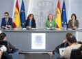 (I-D) El ministro de Transformación Digital y Función Pública, Óscar López; la ministra de Sanidad, Mónica García; la ministra de Educación, Formación Profesional y Deportes y portavoz del Gobierno, Pilar Alegría, y la ministra de Ciencia, Innovación y Universidades, Diana Morant, durante una rueda de prensa tras la reunión del Consejo de Ministros, en el Palacio de la Moncloa, a 7 de octubre de 2025, en Madrid (España). 
Alberto Ortega / Europa Press
07/10/2025