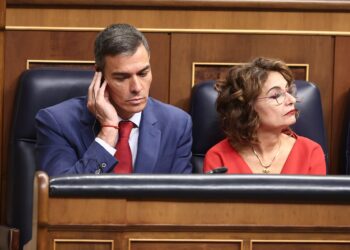 El presidente del Gobierno, Pedro Sánchez, y la vicepresidenta primera y ministra de Hacienda, María Jesús Montero. Eduardo Parra/Europa Press.