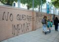 Pintadas en la fachada del Colegio Irlandesas Loreto, en el que estudiaba Sandra Peña. María José López/Europa Press.