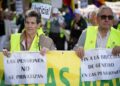 Manifestantes portan pancarta con lema 'Las pensiones no se privatizan', 'Fin a la brecha de género en las pensiones' durante una manifestación en defensa del Sistema Público de Pensiones, a 25 de octubre de 2025, en Madrid (España). La manifestación, convocada por la Confederación General del Trabajo (CGT) y otras organizaciones. La protesta busca reivindicar pensiones dignas, suficientes y públicas para todas las generaciones, recordando que es un derecho de toda la clase trabajadora, jóvenes y jubilados.
Fernando Sánchez / Europa Press
25 OCTUBRE 2025;MANIFESTACIÓN;JUBILADOS;JUBILACIÓN
25/10/2025