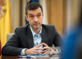 El ministro de Derechos Sociales, Consumo y Agenda 2030, Pablo Bustinduy, durante una reunión, en el Ministerio de Derechos Sociales, Consumo y Agenda 2030 | Diego Radamés (Europa Press).