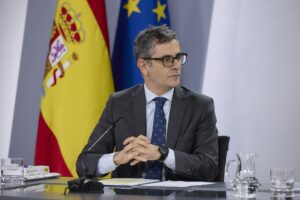 Acelerón del Ejecutivo a la Ley de Protección de menores en red: calendario, pulso político y dudas del sector