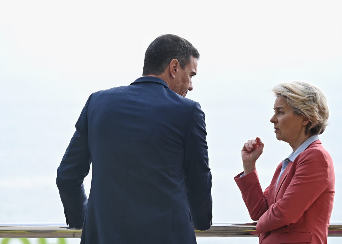 Pedro Snchez, Ursula von der Leyen, from the left