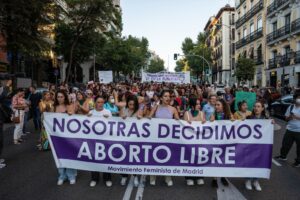 El aborto vuelve al debate político: de los 40 años de su despenalización parcial a la última polémica agitada por PP y Vox
