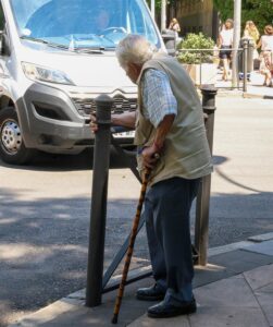 Un 28% de los pensionistas en España no logra ahorrar al cierre del mes, revela estudio de Cofidis