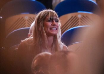 Archivo - La mujer del presidente del Gobierno, Begoña Gómez, durante la entrega del Premio Donostia a Pedro Almodóvar, en el Festival de Cine de San Sebastián, a 26 de septiembre de 2024, en San Sebastián, Guipúzcoa, País Vasco (España).Unanue - Europa Press - Archivo