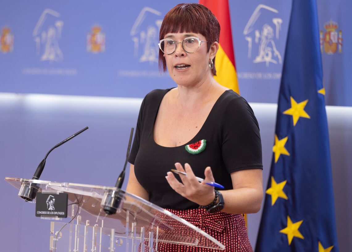La diputada del Grupo Mixto Águeda Micó durante una rueda de prensa anterior a la Junta de Portavoces, en el Congreso de los Diputados, a 16 de septiembre de 2025, en Madrid (España).Eduardo Parra - Europa Press