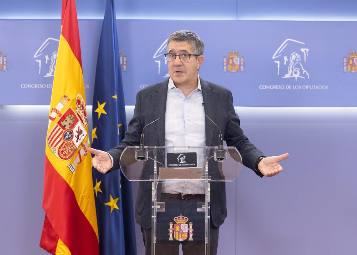 El portavoz del PSOE en el Congreso, Patxi López, durante una rueda de prensa posterior a la Junta de Portavoces, en el Congreso de los Diputados, a 1 de octubre de 2025, en Madrid (España).Eduardo Parra - Europa Press