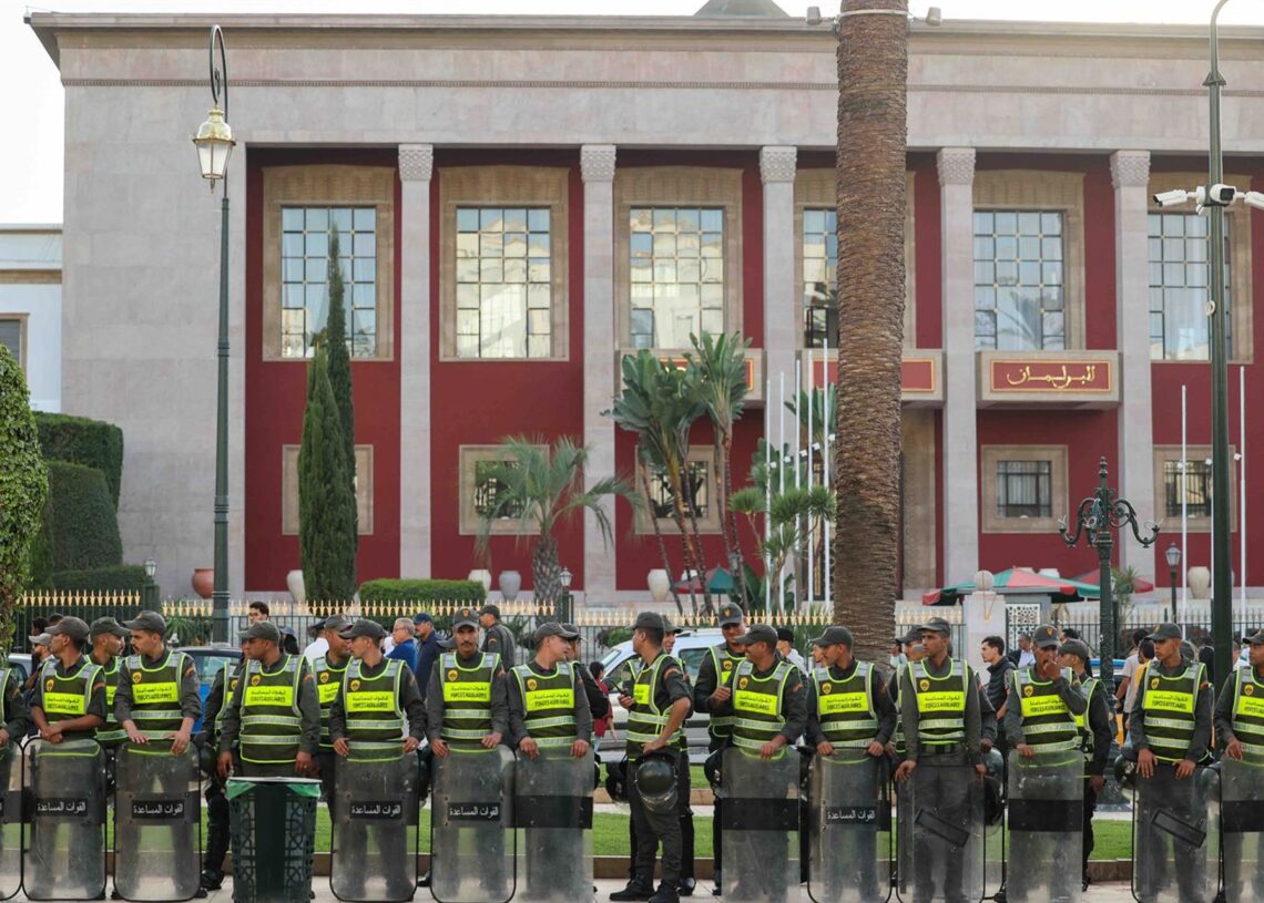 Imagen del fin de semana de las fuerzas de seguridad custodian el edificio del Parlamento de Marruecos durante una manifestación en Rabat para pedir mejoras de los servicios públicosEuropa Press/Contacto/Huo Jing