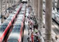 Archivo - Varias personas en los uno de los andenes de la estación Puerta de Atocha-Almudena GrandesCarlos Luján - Europa Press - Archivo