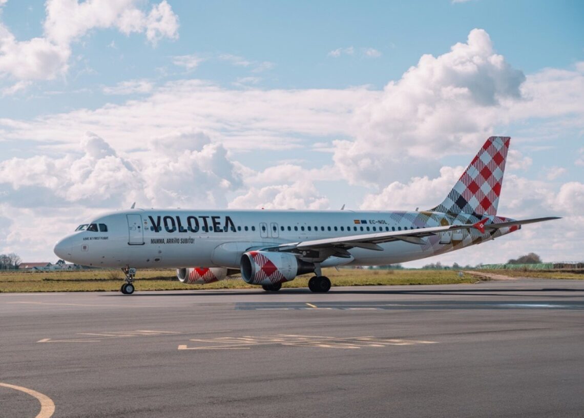 Archivo - Un avión de Volotea en una imagen de archivoVOLOTEA - Archivo