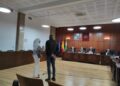 El acusado declarando ante el tribunal  asistido por una intérpreteEUROPA PRESS