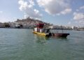 Barcas en el puerto de Ibiza limpiando el litoral tras las lluviasCAIB