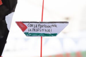 Israel traslada a puerto a los activistas «retenidos» de la flotilla a Gaza para iniciar su deportación: Albares pide la liberación de los españoles