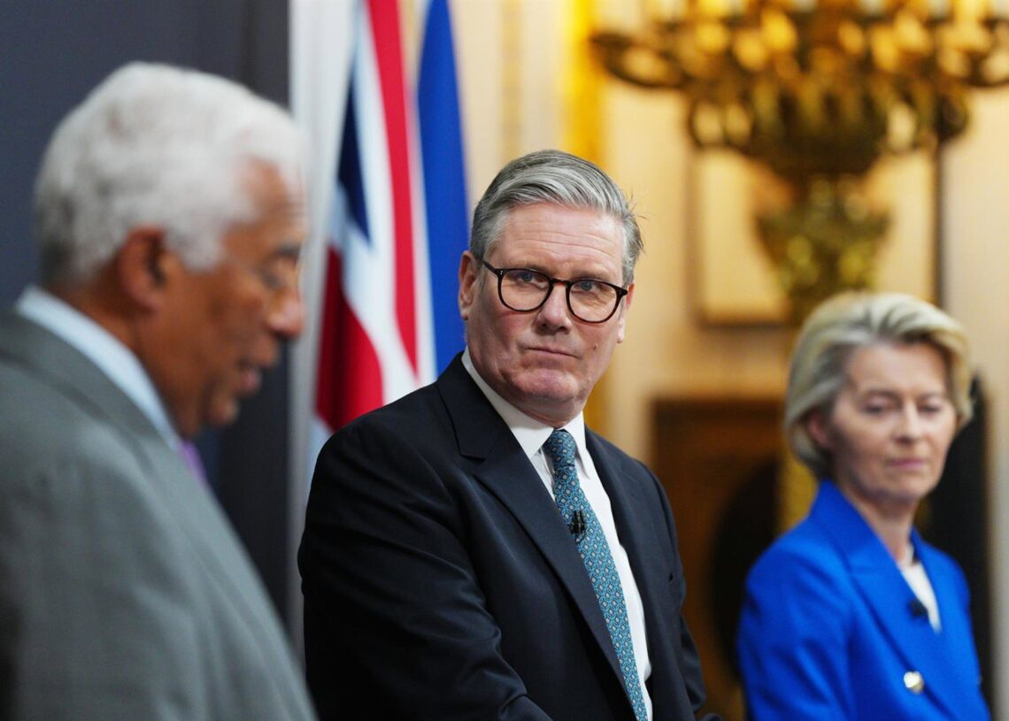 Archivo - El presidente del Consejo, Antonio Costa, en rueda de prensa junto al primer ministro de Reino Unido, Keir Starmer, y la presidenta de la Comision Europea, Ursula von der Leyen.Carl Court/PA Wire/dpa - Archivo