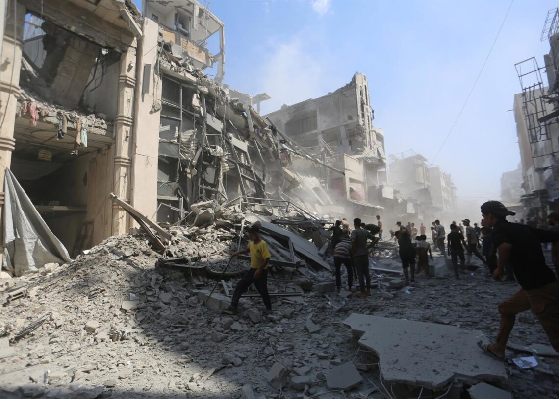 Imagen de archivo de escombros tras bombardeos israelíes en GazaOmar Ashtawy/APA Images via ZUMA / DPA