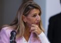 La vicepresidenta segunda del Gobierno y ministra de Trabajo y Economía Social, Yolanda Díaz, durante una rueda de prensa posterior a su reunión con los alcaldes y alcaldesas de los municipios afectados por la dana, en la Delegación del GobiernoRober Solsona - Europa Press
