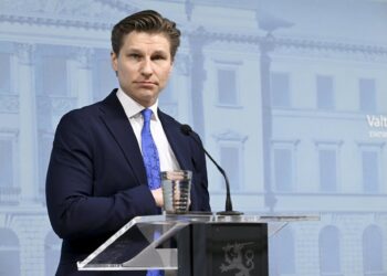 Archivo - El ministro de Defensa de Finlandia, Antti Hakkanen, durante una rueda de prensa en Helsinki.Heikki Saukkomaa/Lehtikuva/dpa - Archivo