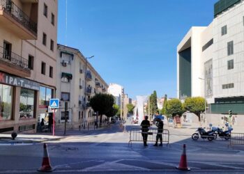 Preparativos para la procesión magna en la calle Virgen de la Cabeza.EUROPA PRESS