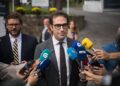 El ministro de Economía, Carlos Cuerpo, ofrece declaraciones a los medios a su llegada a la segunda jornada del ‘Foro La Toja'.Elena Fernández - Europa Press