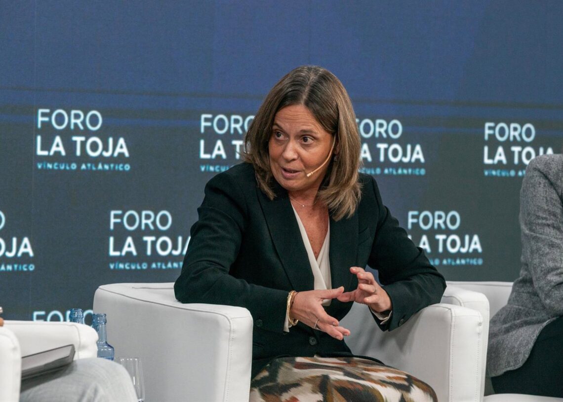 La presidenta de Farmaindustria, Fina Lladós, durante su intervención en el Foro La Toja.LUCIA MELER