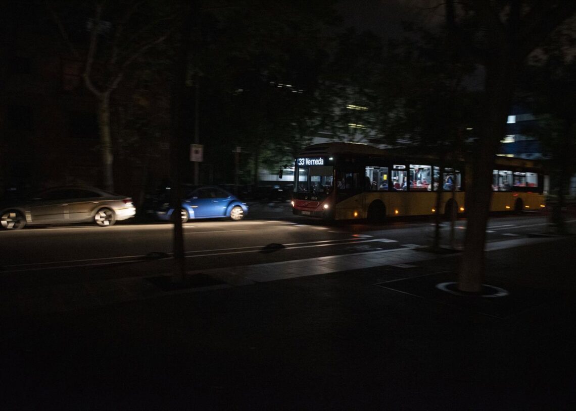 Archivo - Las calles de la ciudad sin luz durante el apagón, a 28 de abril de 2025, en Barcelona, Catalunya (España). Alberto Paredes - Europa Press - Archivo