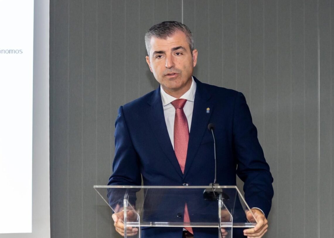 Archivo - El vicepresidente y consejero de Economía del Gobierno de Canarias, Manuel DomínguezGOBIERNO DE CANARIAS - Archivo