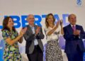 Cayetana Álvarez de Toledo, junto al ex presidente de México, Felipe Calderón, y al ex alcalde de Caracas y opositor venezolano, Antonio Ledezma, en el primer Foro por la Libertad del PP de Málaga.PP MÁLAGA