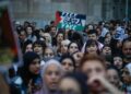 Varias personas sostienen pancartas, durante una manifestación a favor de Palestina, a 3 de octubre de 2025, en Barcelona (España).Kike Rincón - Europa Press