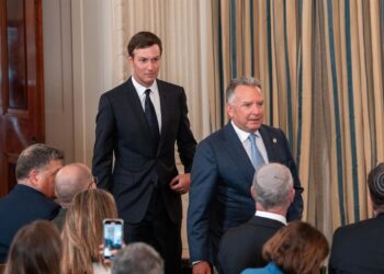Jared Kushner (I) y Steve Witkoff (D)Europa Press/Contacto/Andrew Leyden