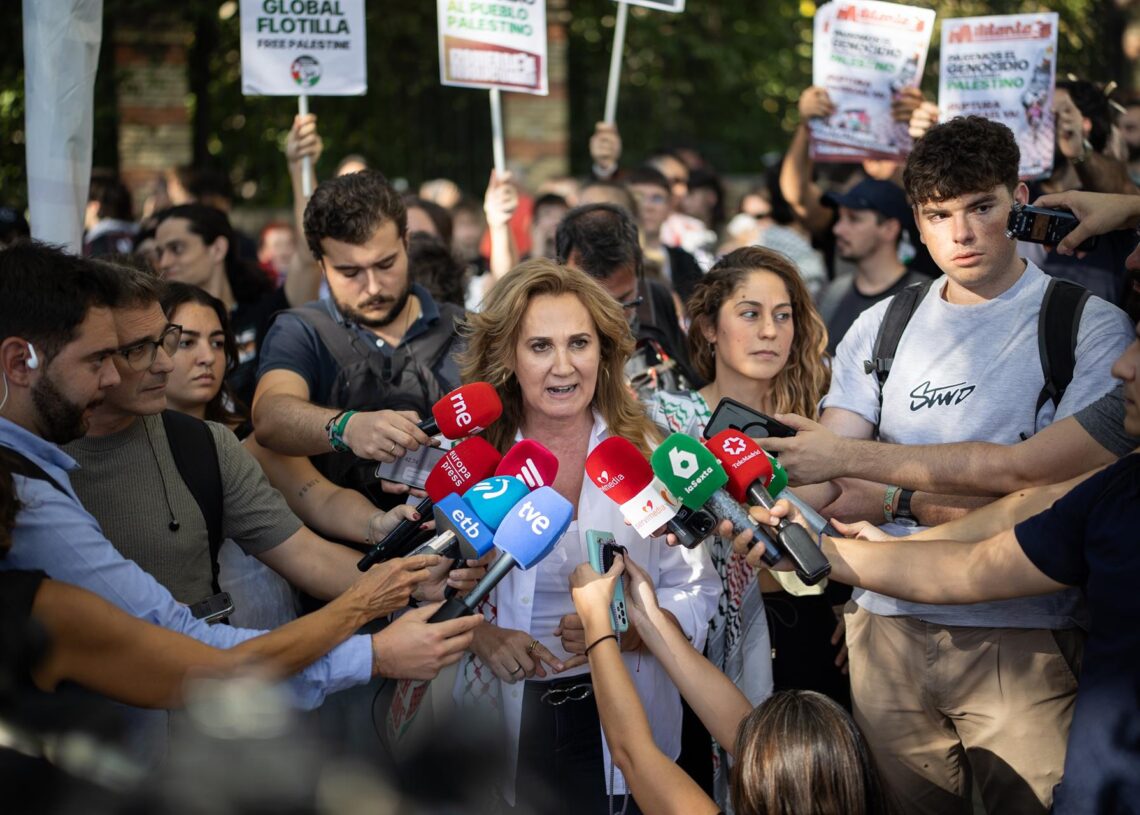 La eurodiputada de Sumar Estrella Galán, ofrece unas declaraciones a la prensa, antes de la movilización bajo el lema ‘Alto al genocidio contra el pueblo Palestino. Por el fin al comercio de armas y a las relaciones con Israel’.Alejandro Martínez Vélez - Europa Press