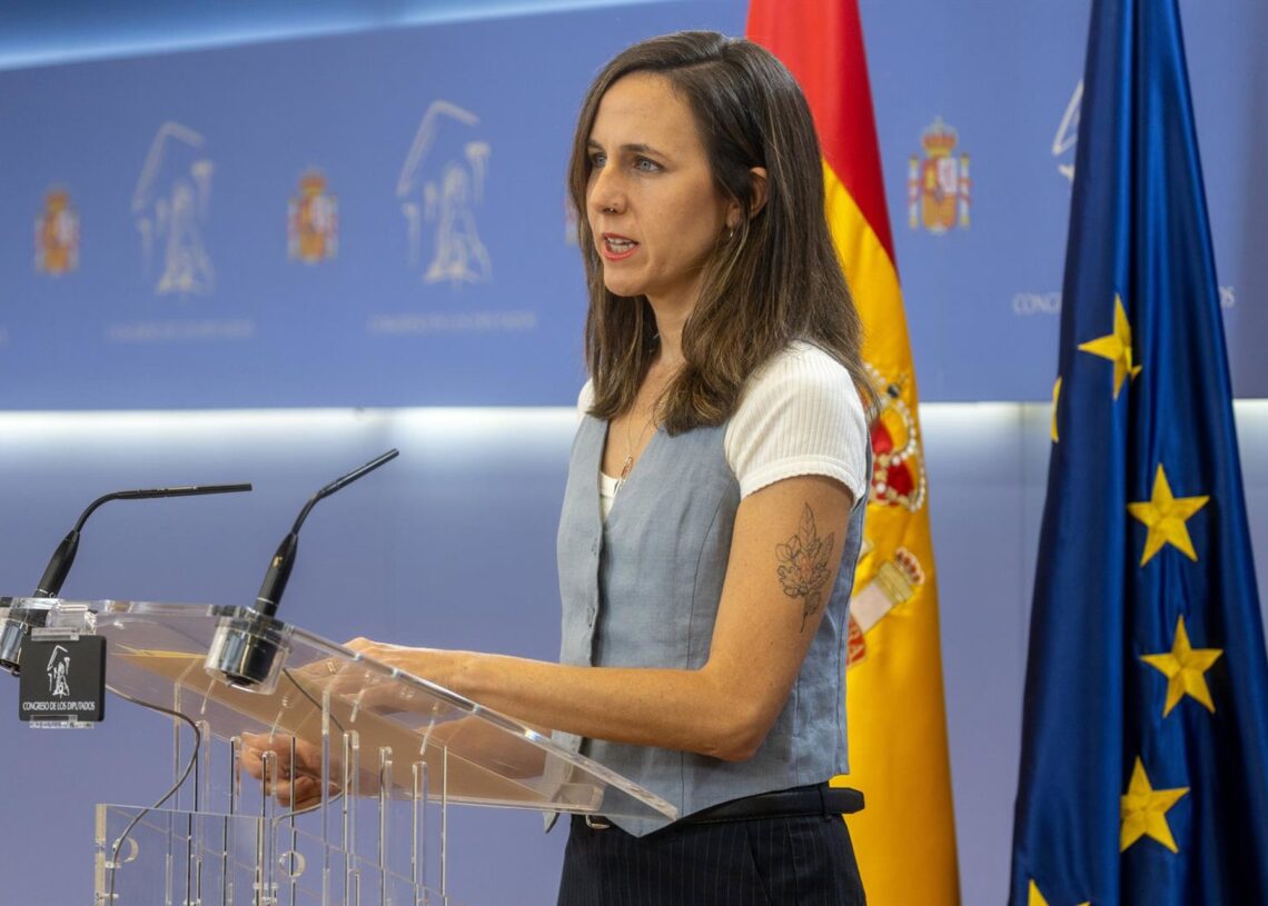 La portavoz de Podemos en el Congreso, Ione Belarra, durante una rueda de prensa anterior a la Junta de Portavoces, en el Congreso de los Diputados, a 1 de octubre de 2025, en Madrid (España).Ananda Manjón - Europa Press