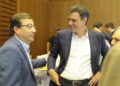Archivo - El expresidente de la Junta de Extremadura Guillermo Fernández Vara junto al presidente del Gobierno de España, Pedro Sánchez. Imagen de archivoBORJA_PUIG DE LA BELLACASA - UBP - Archivo