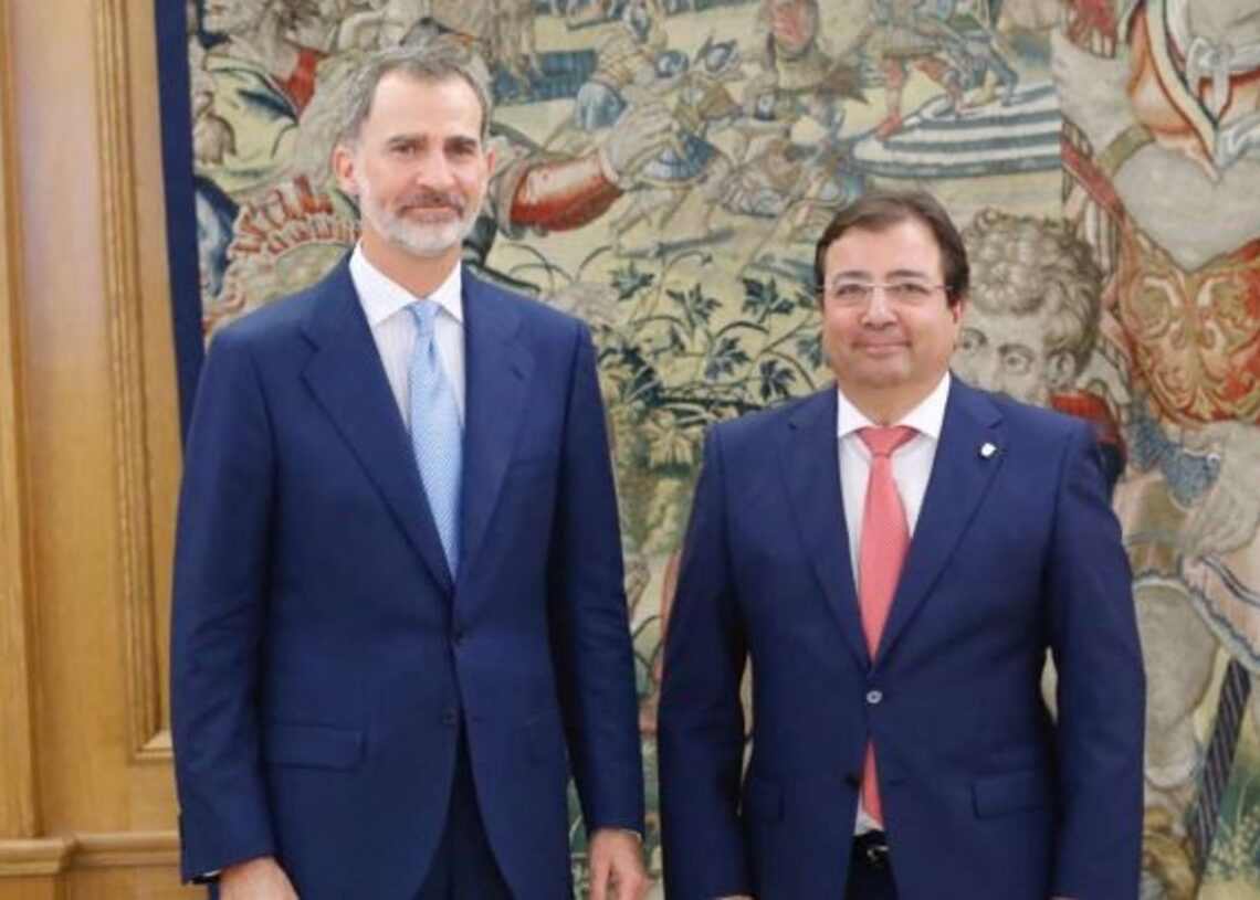Archivo - El rey Felipe VI recibe a Guillermo Fernández Vara.CASA REAL - Archivo