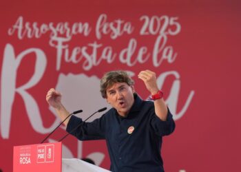 El secretario general del PSE-EE, Eneko Andueza, interviene en la Fiesta de la RosaH.Bilbao - Europa Press