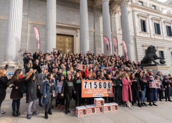 Archivo - Entrega de firmas en apoyo a la ILP contra la tauromaquiaILP NO ES MI CULTURA - Archivo