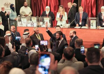 El presidente de Siria, Ahmed al Shara, vota en las elecciones municipales del país, a 5 de octubre de 2025PRESIDENCIA DE SIRIA