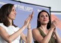 Archivo - La eurodiputada de Podemos Irene Montero (d), y la portavoz de Podemos en el Congreso, Ione Belarra (i), durante el acto ‘A la guerra, que vayan ellos’ organizado por Podemos y el grupo The Left en el Parlamento EuropeoDiego Radamés - Europa Press - Archivo